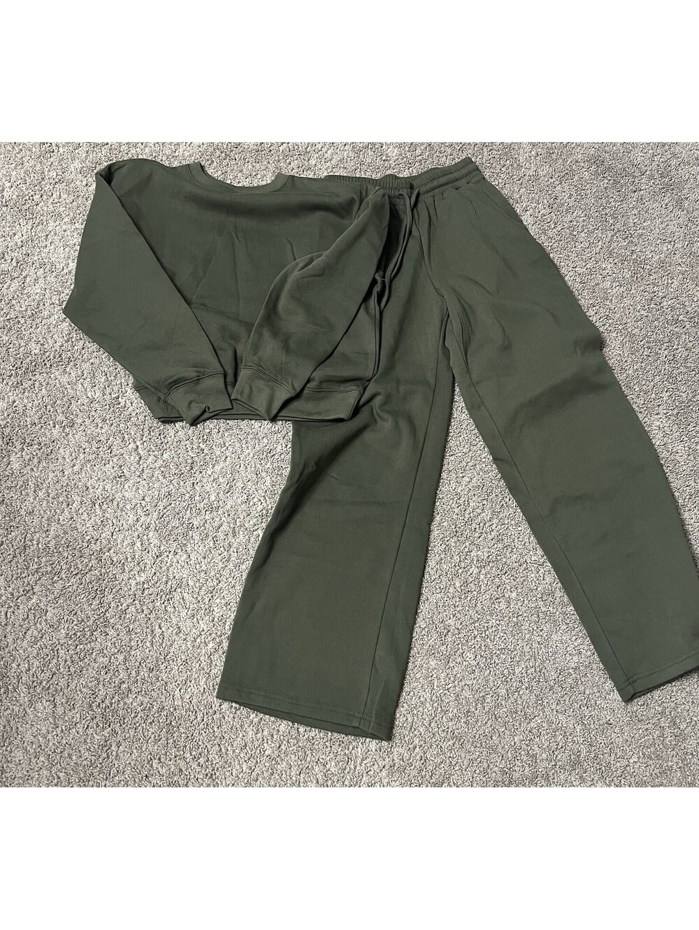 Zenana Fleece Crew Neck Long sleeve Sweatshirt And Sweatpants Set Small Olive